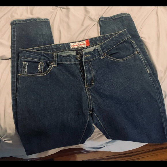 Lots of name brand jeans - Picture 12 of 14